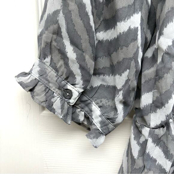 Banana Republic Gray Chevron Sheer Peplum Blouse, 3/4 sleeves, Woman's Size M - Picture 6 of 9